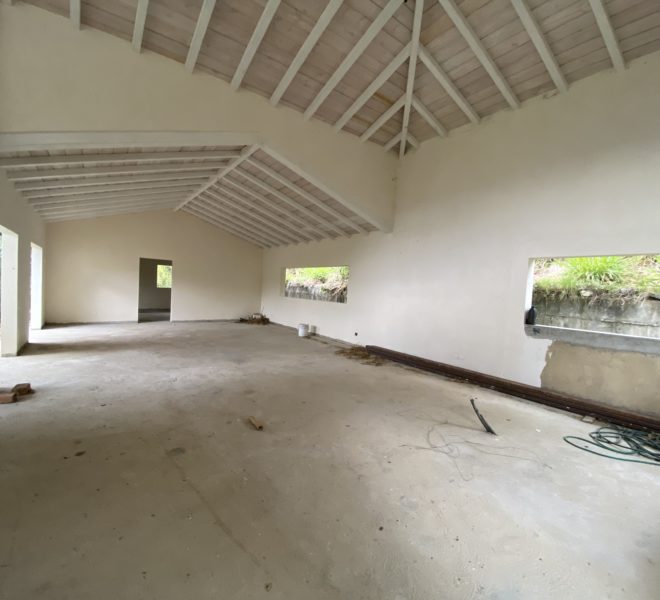 Very well built (with European standards) house betwwen Vilcabamba and Malacatos