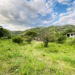 Located right off the paved Cucanama road, this property is minutes away from Vilcabamba