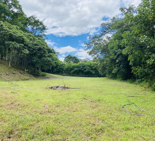 Pproperty in Vilcabamba aerea with two giants flat plattforms