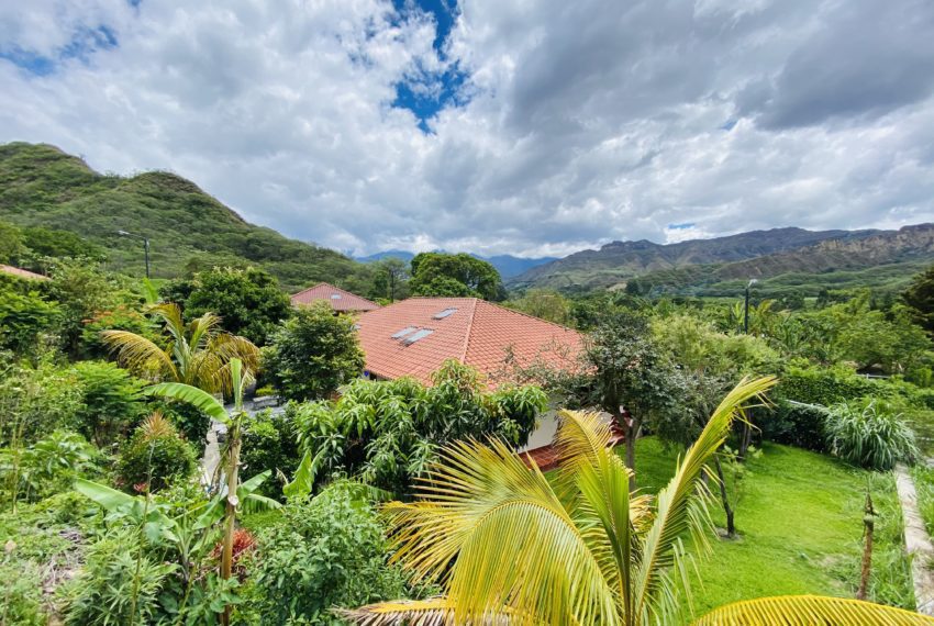 External view of this amazing and quality home in Vilcabamba