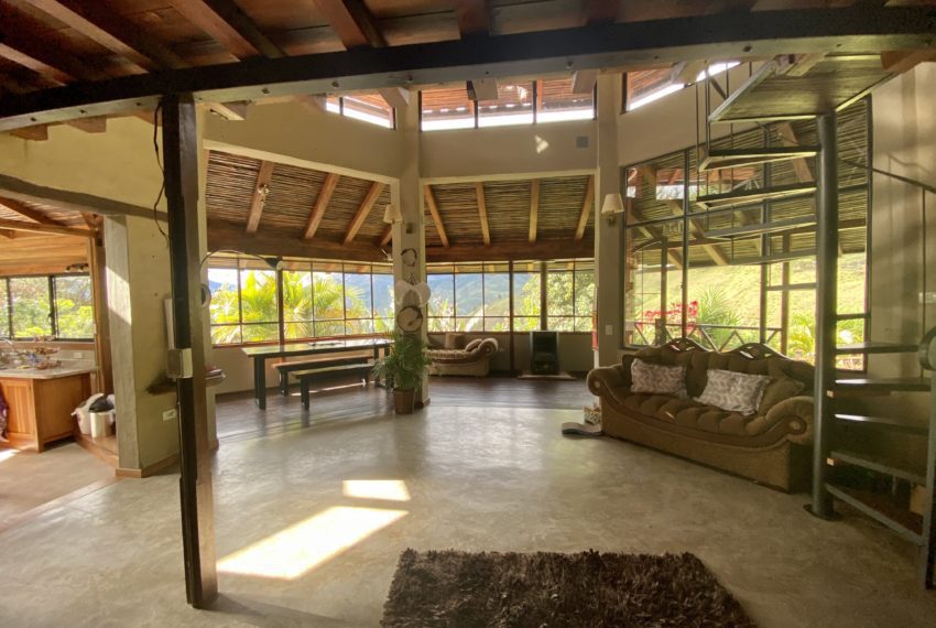 5B713BE2-EE25-41F1-99EF-C1D898609FE2