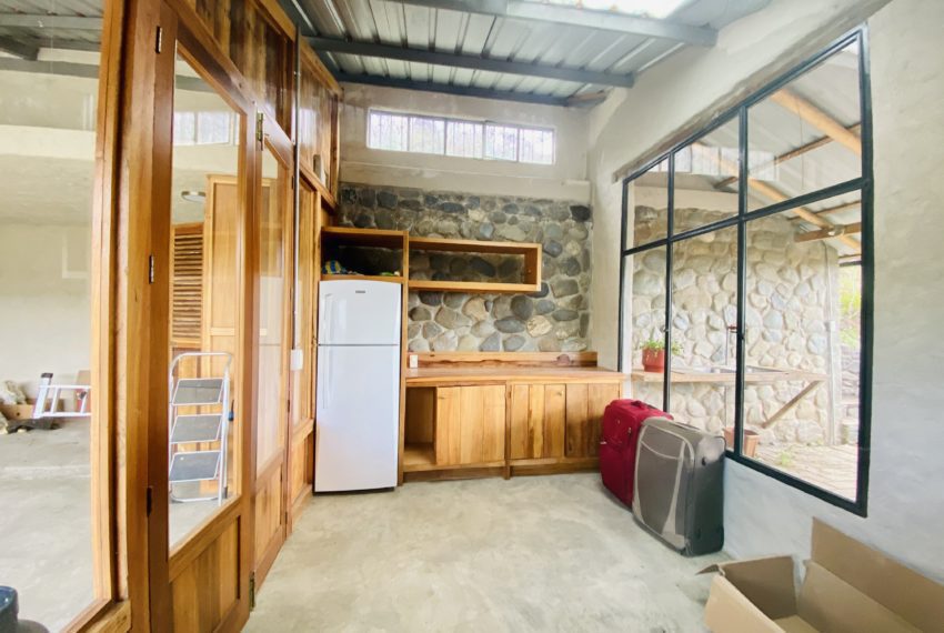 5D9D8F19-3DA5-4AF8-BF99-D17143A990ED