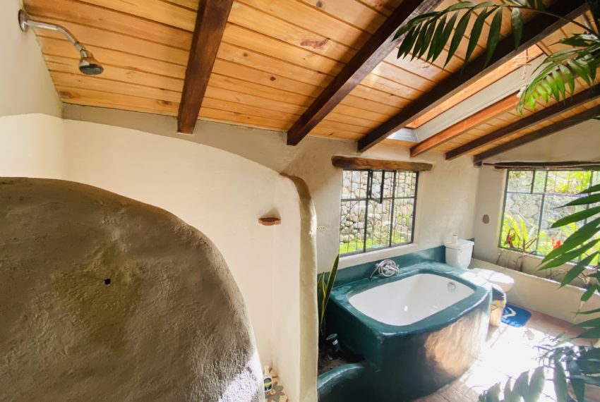 8B9D95B9-394A-4186-BA6E-98DDE9638418