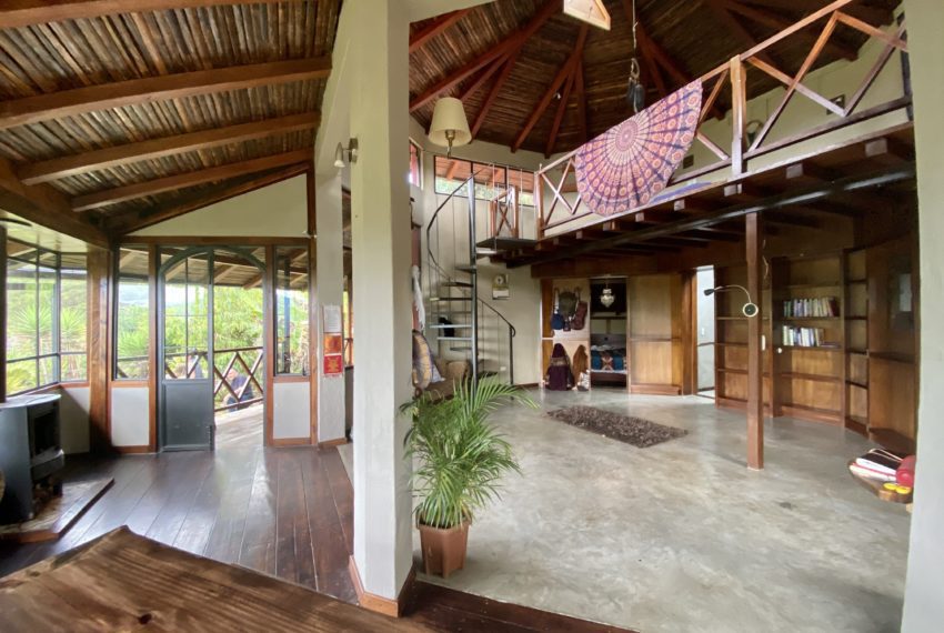 D4B8F547-1A28-4F20-8699-A7F7434EB286