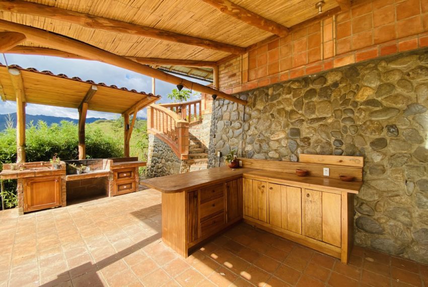 DAA05C9D-377D-4832-9797-98A162E499E6