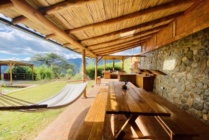 E127E527-BF48-474E-B160-76E0FE0EA138