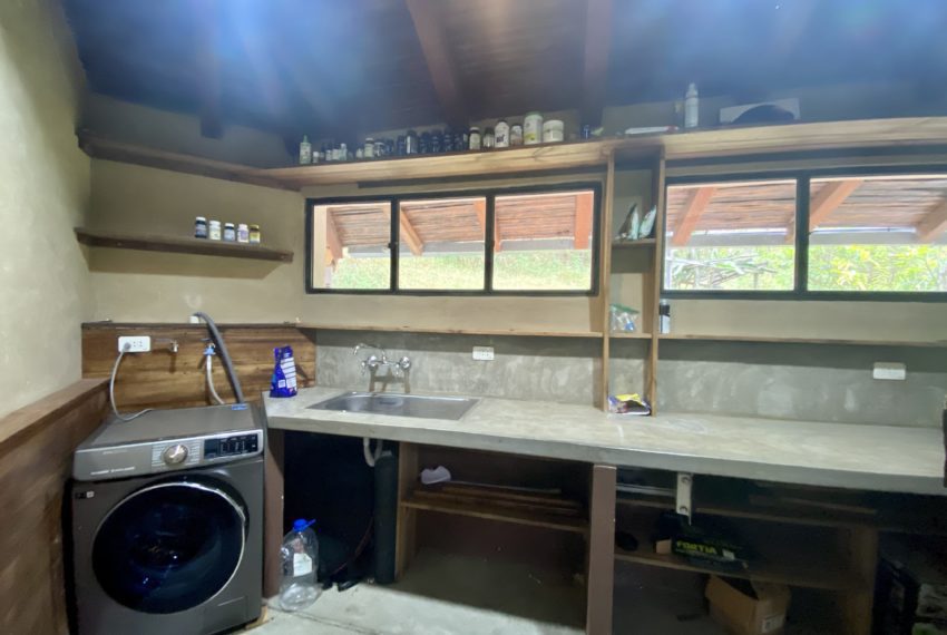 FB4D8F4A-840D-4250-8292-3B5B6108EAF9