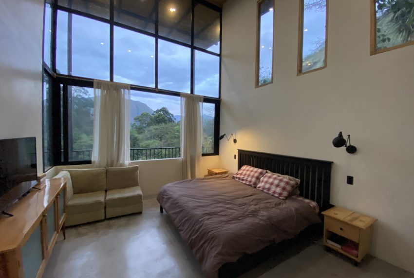 C59BD4B8-DA47-4D3C-834E-45AB0E94332E