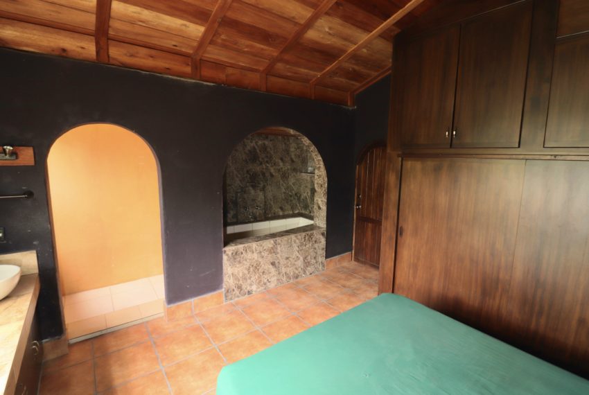 8CBFAC98-3C74-4806-BD7F-B06B84B0F6C1