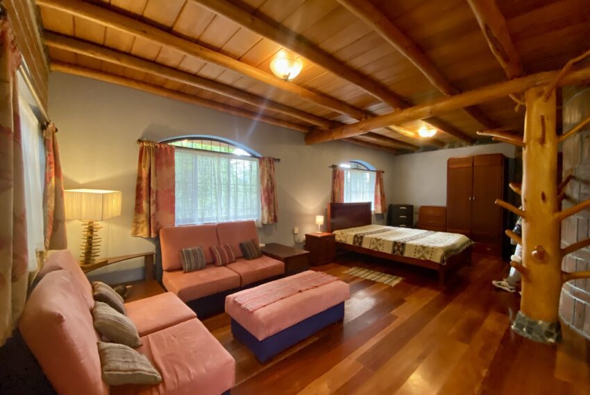 Secure, furnished suite for rent near Vilcabamba