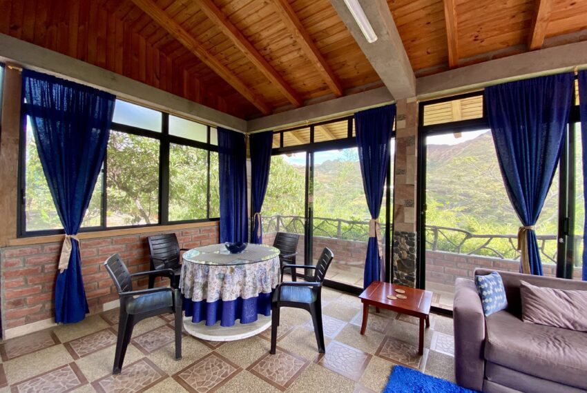 Modern, secure 1-bedroom Valley View apartment for rent in Vilcabamba