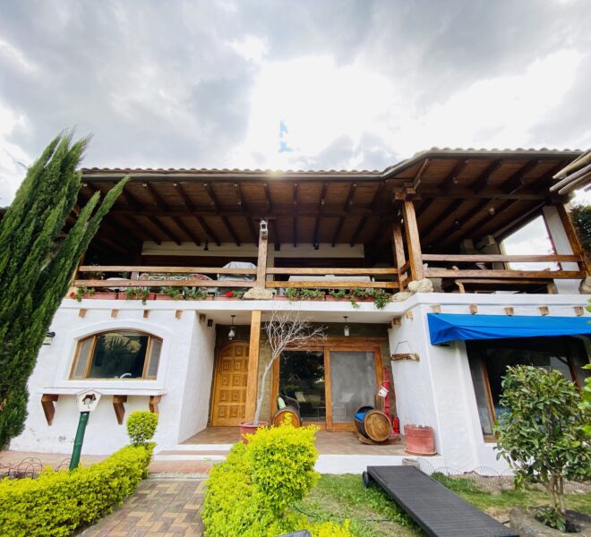 Furnished 1-bedroom El Atillo suite for rent in Vilcabamba with covered patio