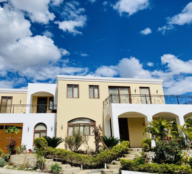 Furnished 2-bedroom apartment in El Atillo, Vilcabamba with balcony facing Mandango