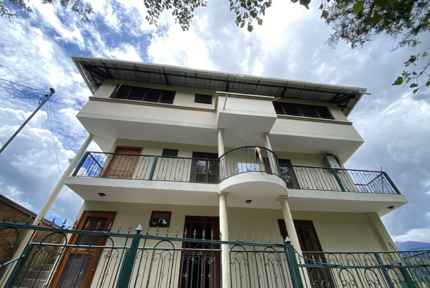 3-Room Apartment for Rent – $400 All-Inclusive, Walk to Central Park